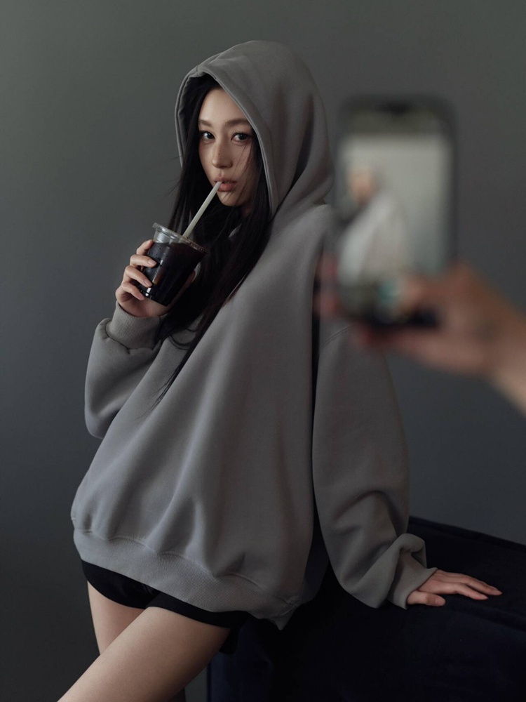 Gray Mood Portrait Theme Photo – Ethnic Fashion Studio recenzja i cena